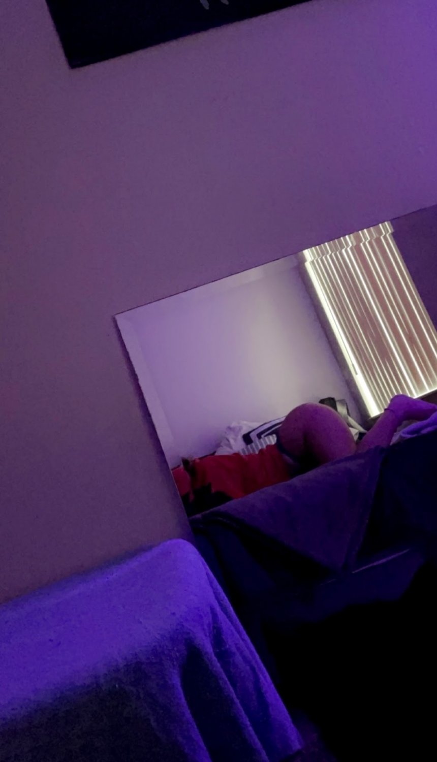 Ollie - exposed #DjLQ8LSj