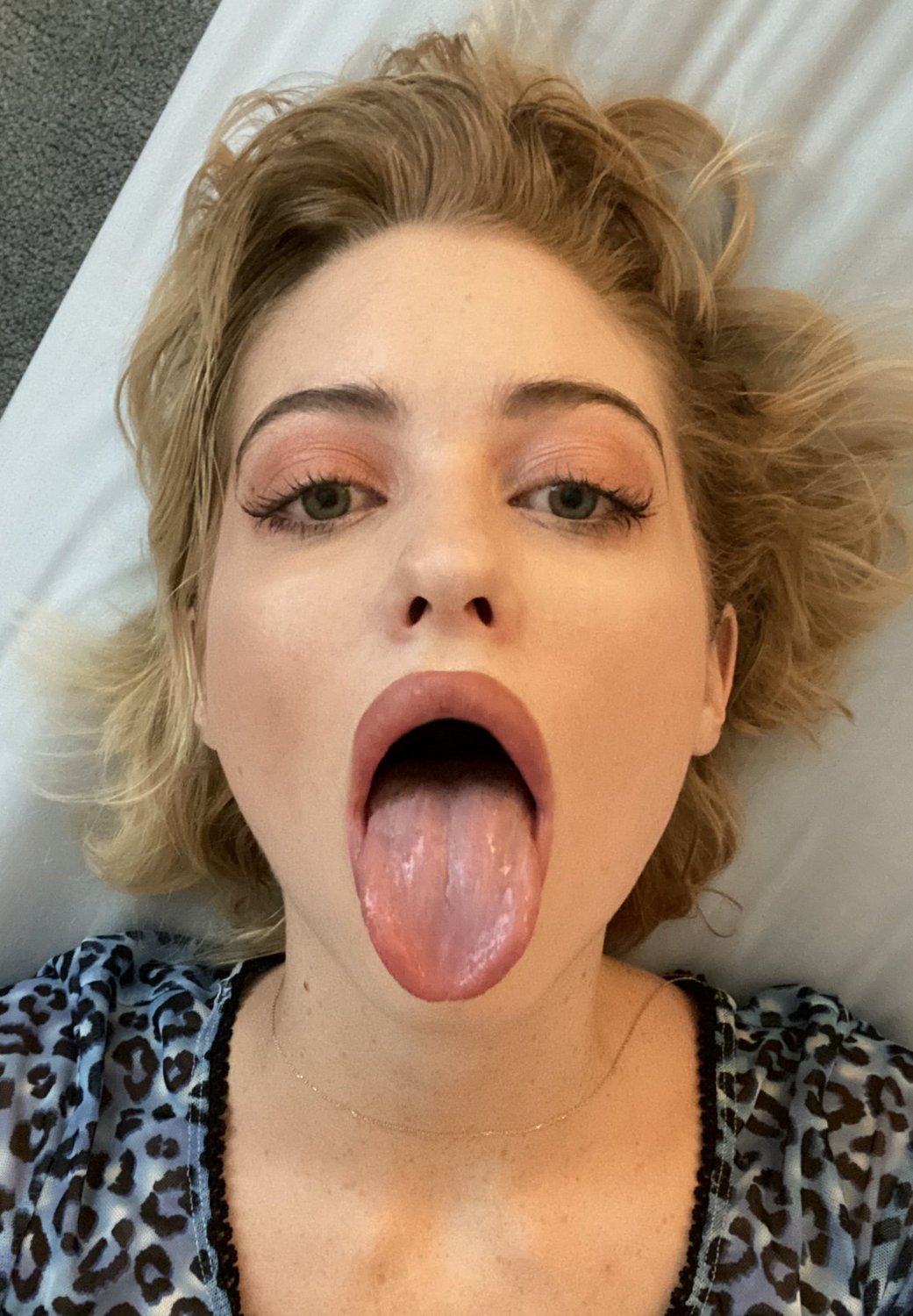 Tongue Out #IYJrGFYL