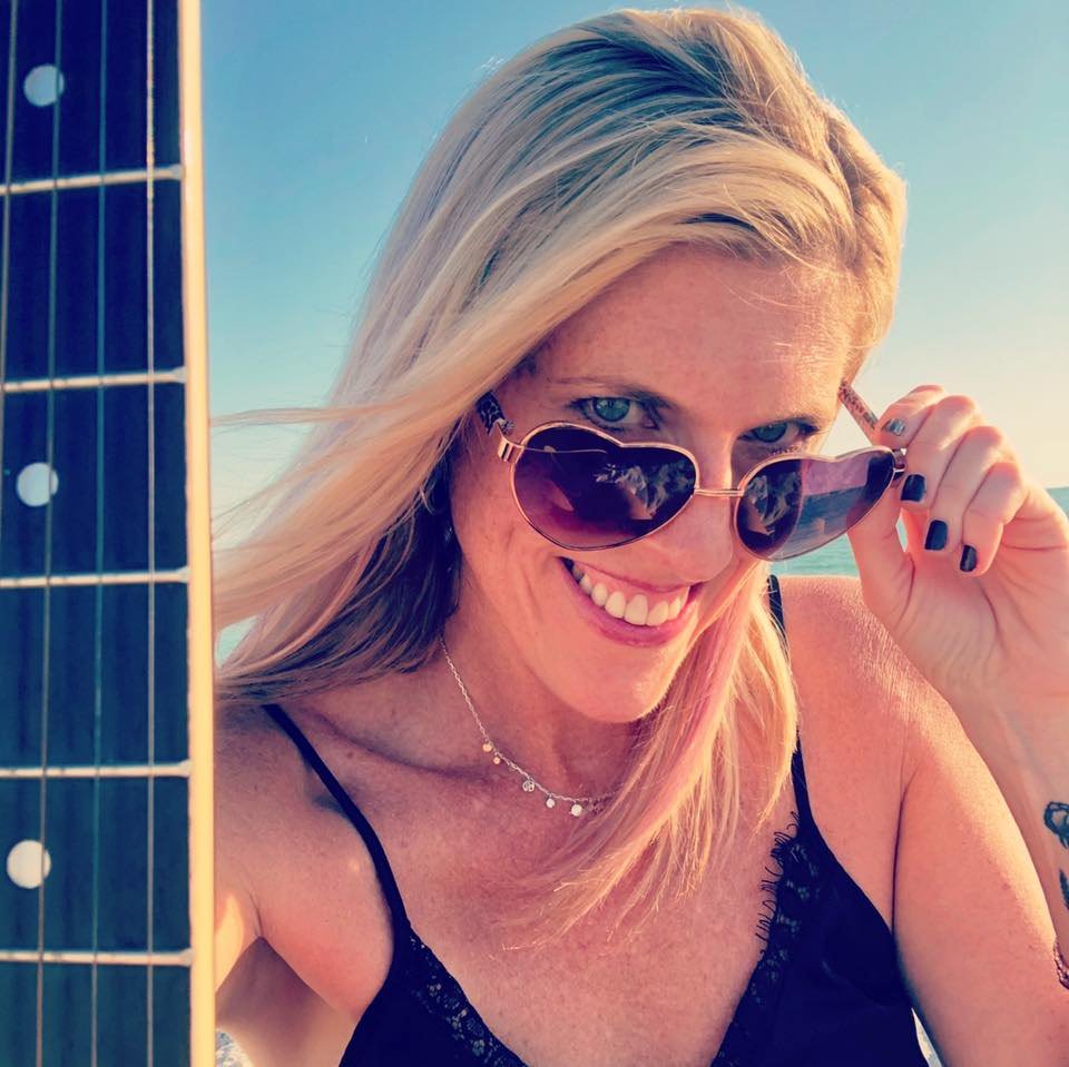 Musician Julie & wholesome Melissa stripped naked at a bar contest circa early 2000’s #q9V7RVL3